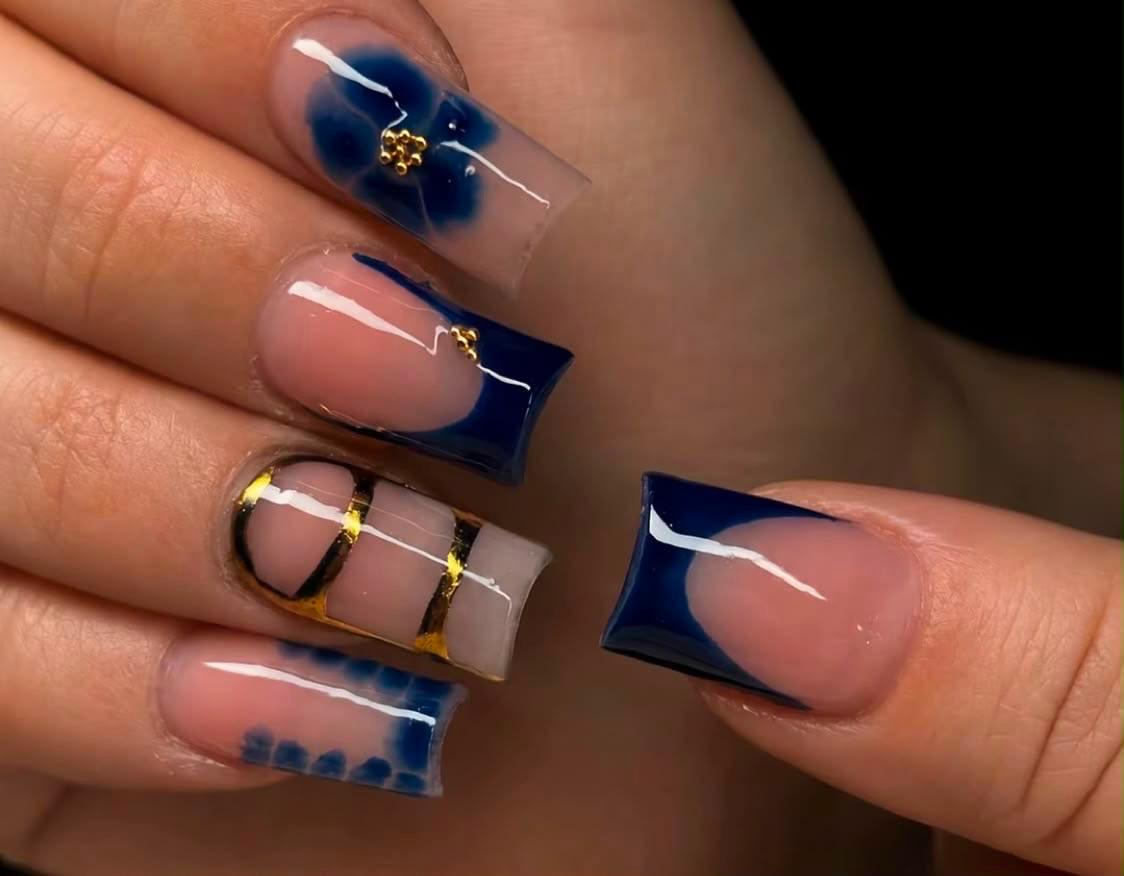 Blue floral nail design